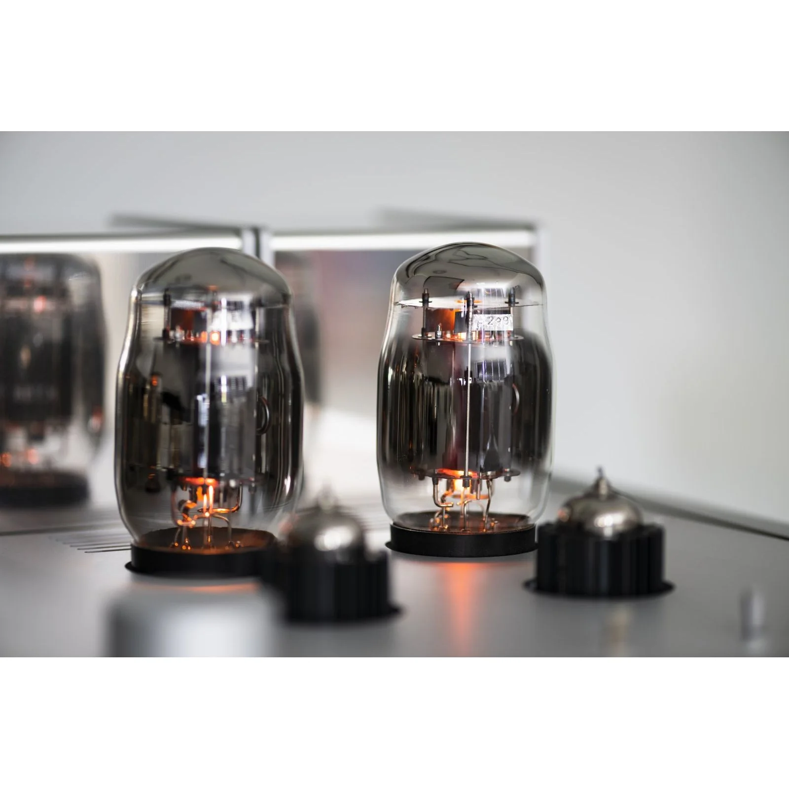 EAT E-Glo I Valve Integrated Amplifier - Image 8