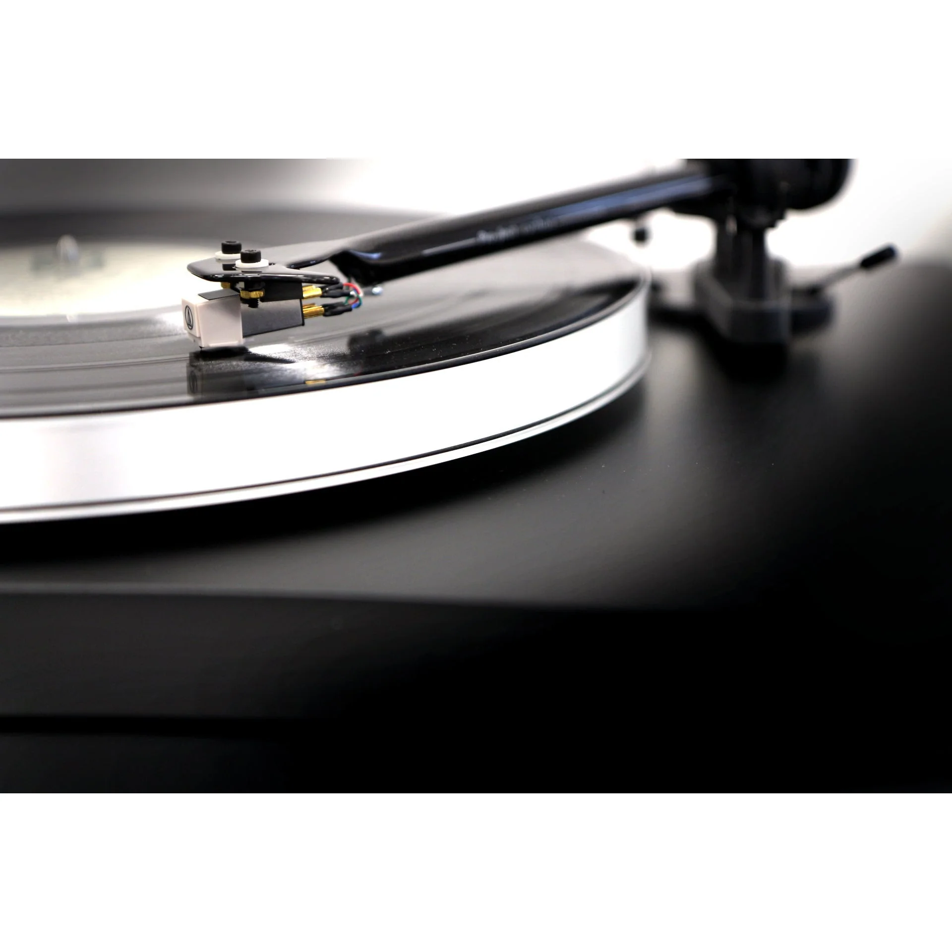New Horizon 202 Turntable - Image 6