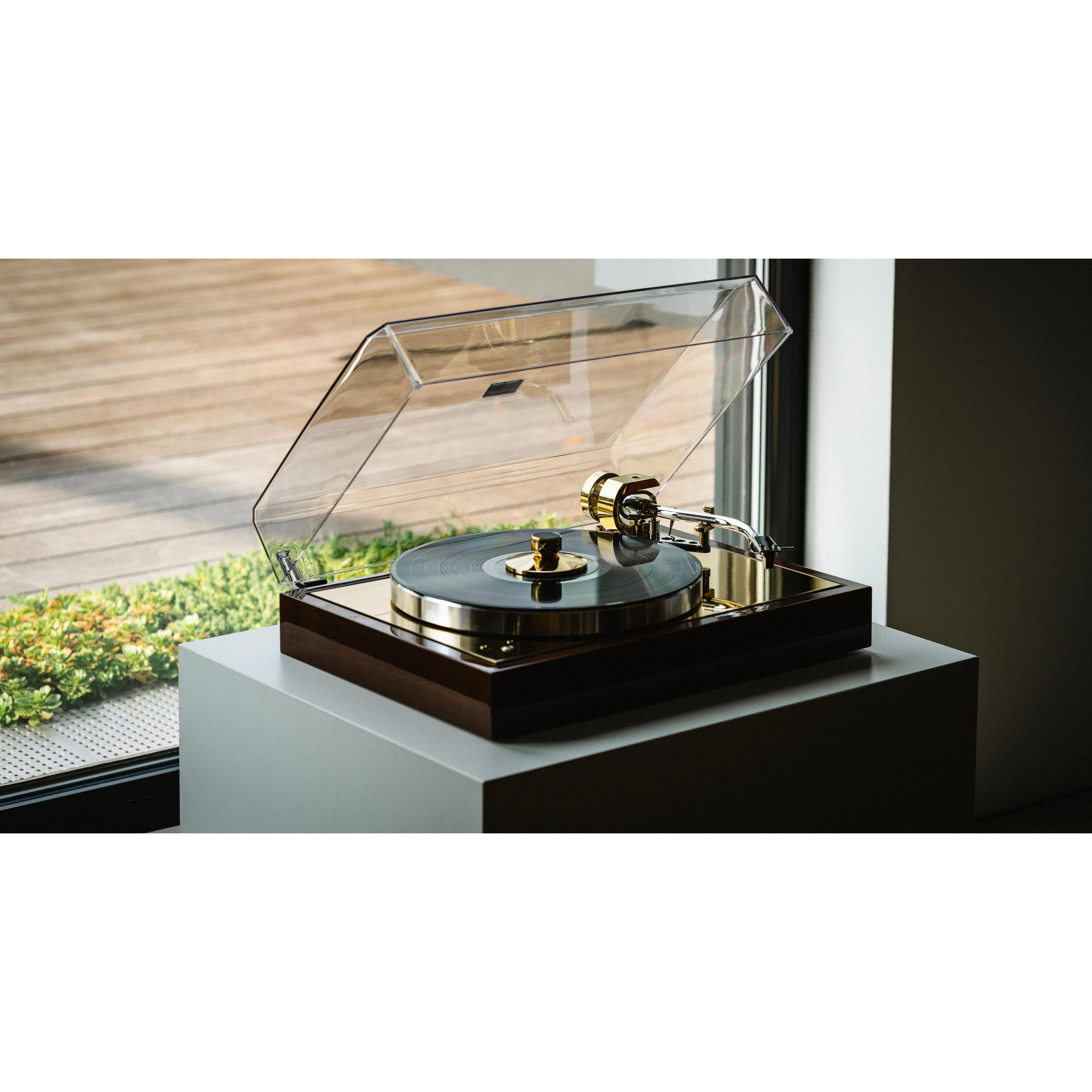 Pro-Ject The Classic Reference Turntable - Image 6